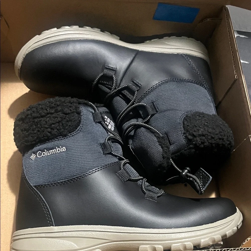 NWT Columbia Youth Moritza Waterproof Insulated Snow Boot, Black/Kettle, 4